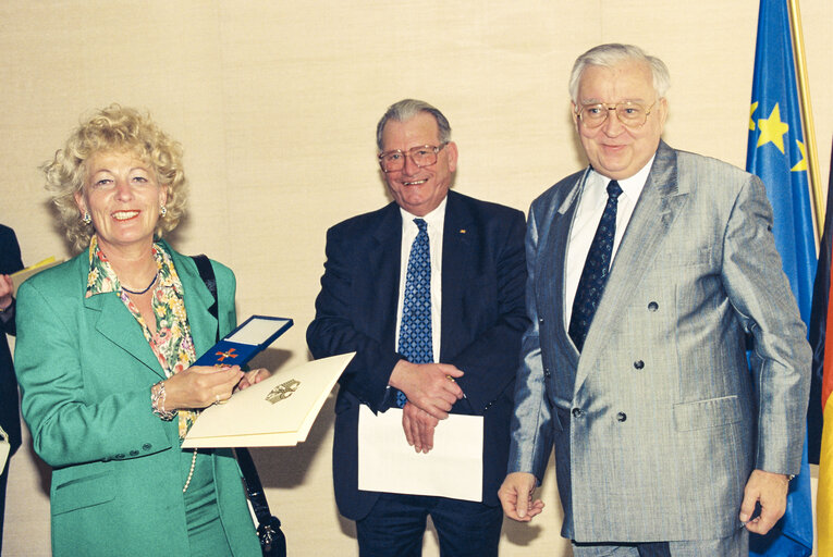 Photo 11 : Handover of the Cross of Merit