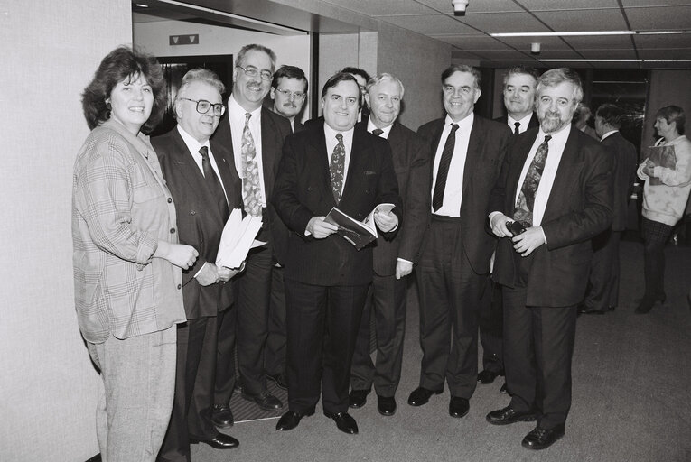 Fotografia 6: British MEPs of the Labour party react to the EC Green Paper on the European Social Policy of November 1993