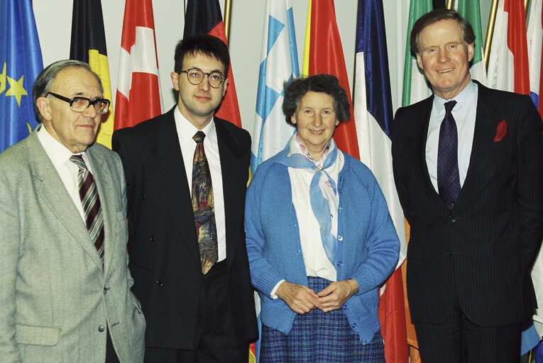 Fotografija 1: The MEP Bryan MD CASSIDY meets visitors in Strasbourg in March 1994.