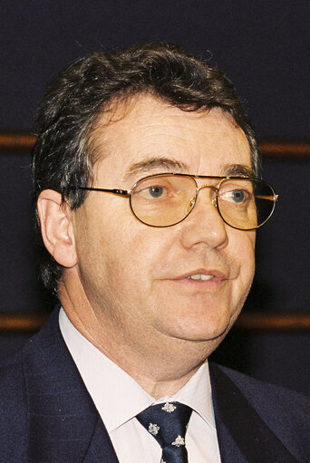 Foto 4: Portrait of MEP Andr?© SAINJON in the hemicycle during the Plenary Session at the EP in Brussels