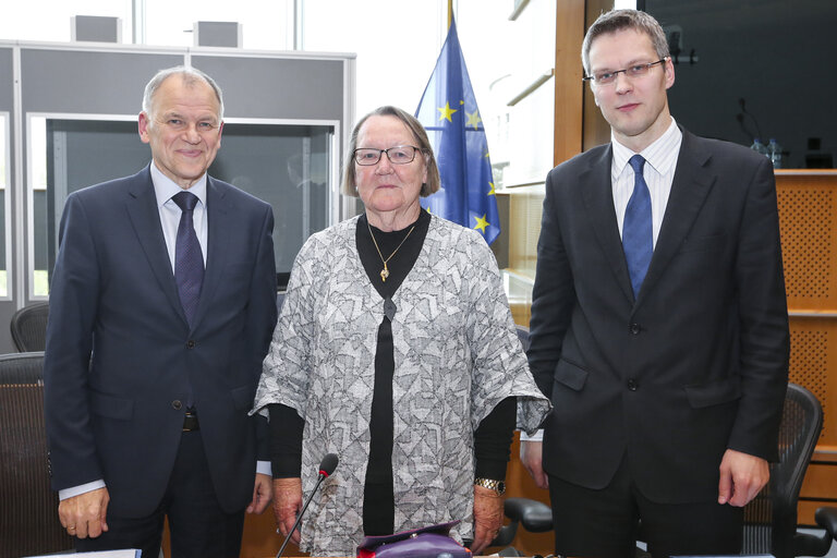 Photo 3: Agreement between Parliament, Council and Commission on final wording of the European Law on Transmissible Animal Diseases