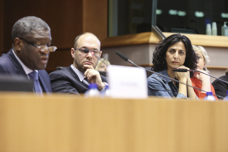 Valokuva 14: Open Doors Day 2015 - Opening Ceremony. European Parliament Vice-President introduces two Sahkarov Prize Laureates