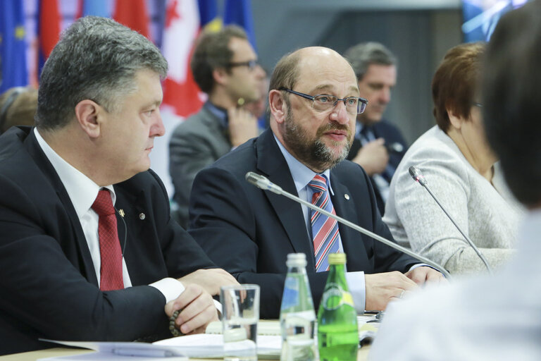 Foto 4: Eastern Partnership summit in Riga, Plenary Session of the Eastern Partnership summit.   Martin  SCHULZ - President of European Parliament,  Petro POROSHENKO, President of Ukraine.