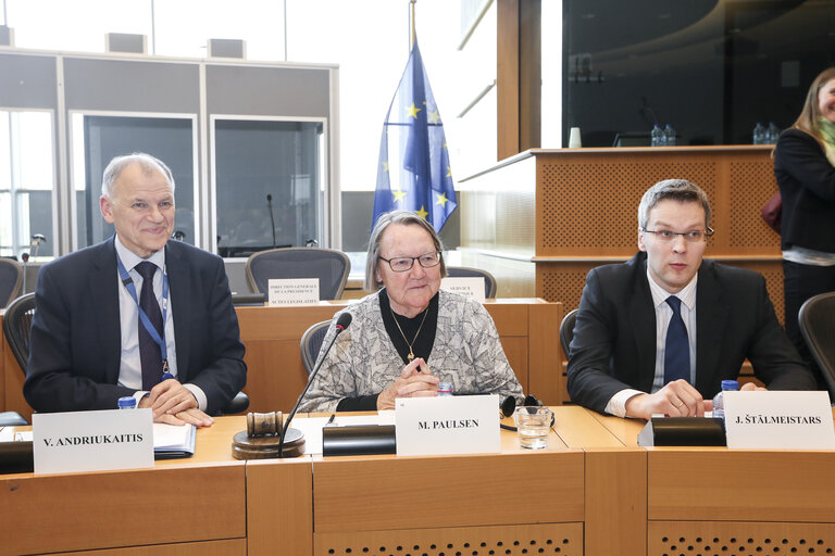 Photo 7: Agreement between Parliament, Council and Commission on final wording of the European Law on Transmissible Animal Diseases