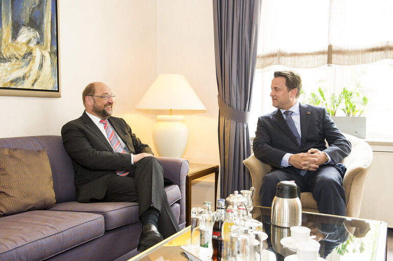 Снимка 9: Xavier BETTEL, Prime Minister of Luxembourg , on the right, during a conversation with Martin SCHULZ, at the Court of Auditors in Luxembourg.