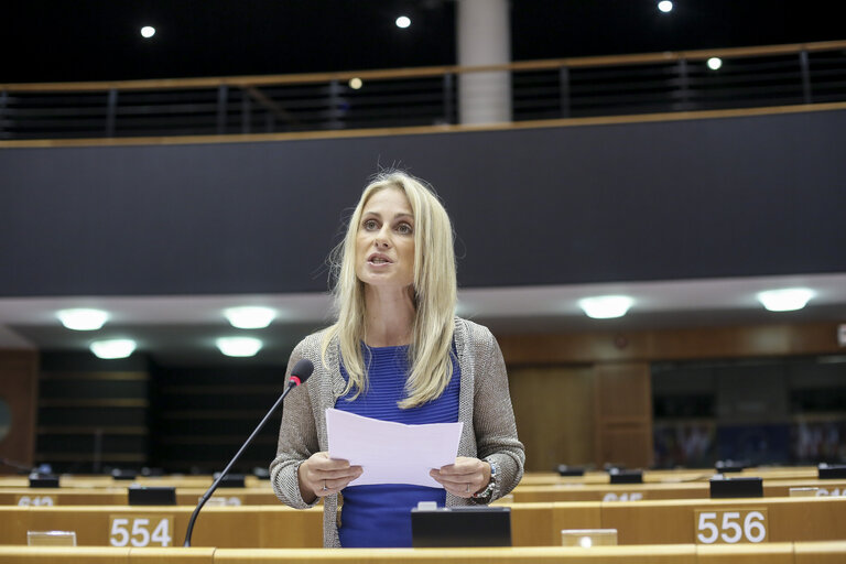 Foto 25: Plenary session in Brussels - Week 22 2015 - Statement by the Commissioner in charge of Migration, Home Affairs and Citizenship