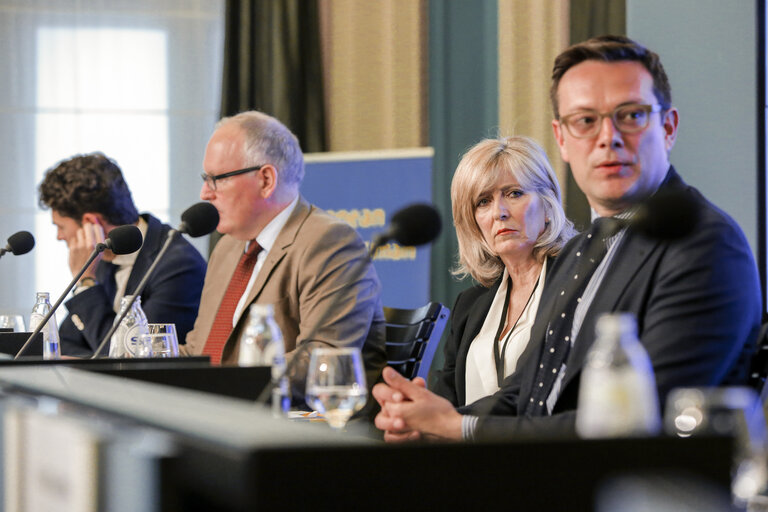 Billede 12: ' Is Brussels the new Washington DC ? ' Lobbying transparency in the EU