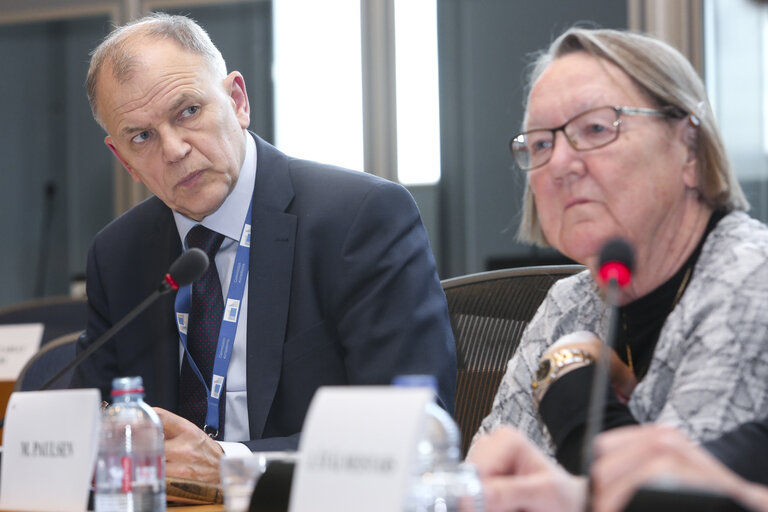 Photo 5: Agreement between Parliament, Council and Commission on final wording of the European Law on Transmissible Animal Diseases