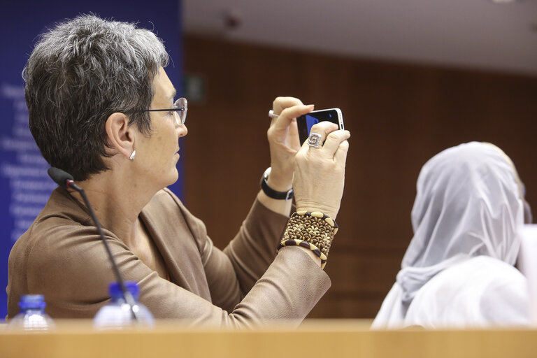 Valokuva 44: Open Doors Day 2015 - Opening Ceremony. European Parliament Vice-President introduces two Sahkarov Prize Laureates