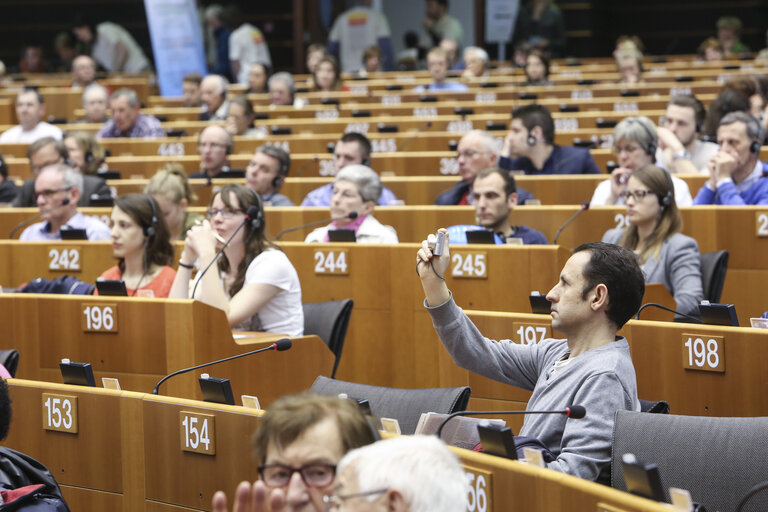 Valokuva 43: Open Doors Day 2015 - Opening Ceremony. European Parliament Vice-President introduces two Sahkarov Prize Laureates