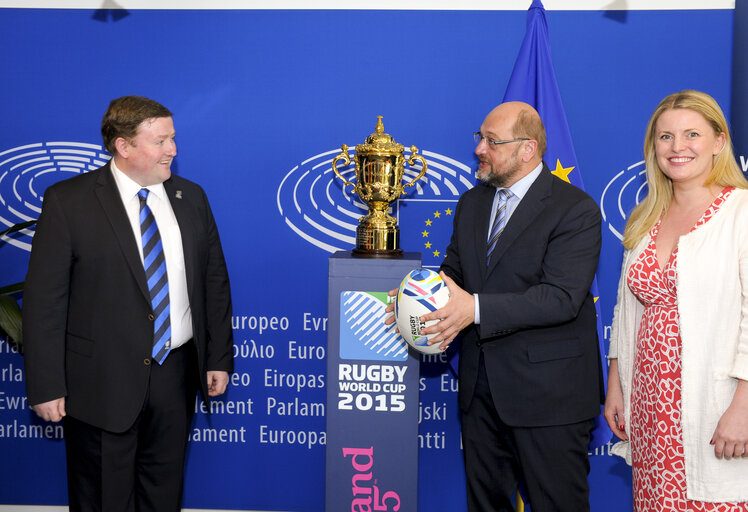 Foto 2: The Rugby Word Cup Trophy stopped at the European Parliament in Strasbourg on its World Tour