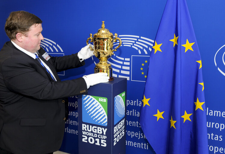 Foto 11: The Rugby Word Cup Trophy stopped at the European Parliament in Strasbourg on its World Tour