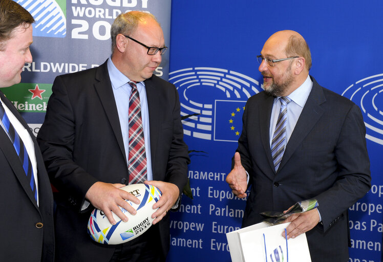 Foto 1: The Rugby Word Cup Trophy stopped at the European Parliament in Strasbourg on its World Tour