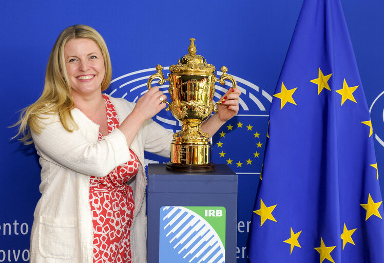 Foto 8: The Rugby Word Cup Trophy stopped at the European Parliament in Strasbourg on its World Tour