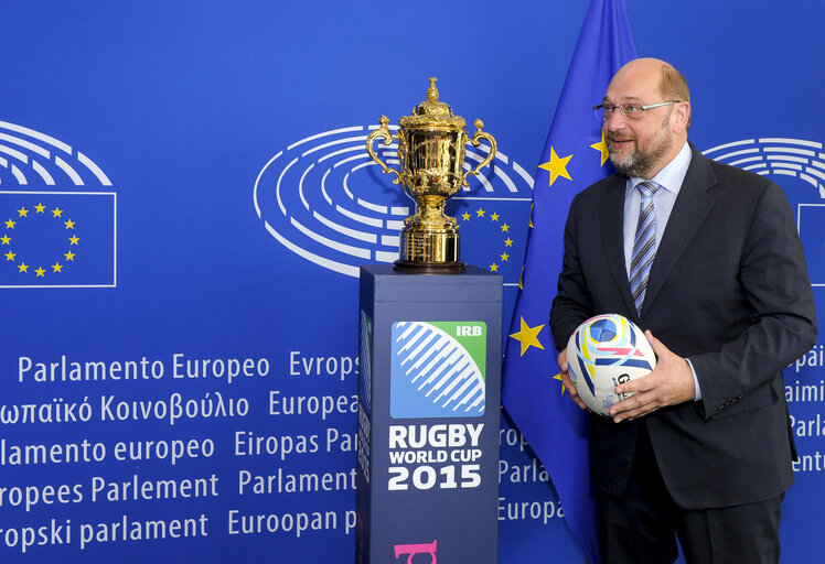 Foto 6: The Rugby Word Cup Trophy stopped at the European Parliament in Strasbourg on its World Tour