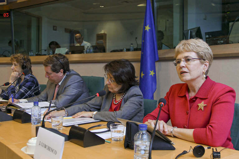 Fotografia 7: Committee on Fisheries PECH -   Discussion with US Under Secretary of commerce for Oceans and Atmosphere and Administrator of the National Oceanic and Atmospheric Administration (NOAA) in presence of European Commissioner for Maritime affairs and fisheries.