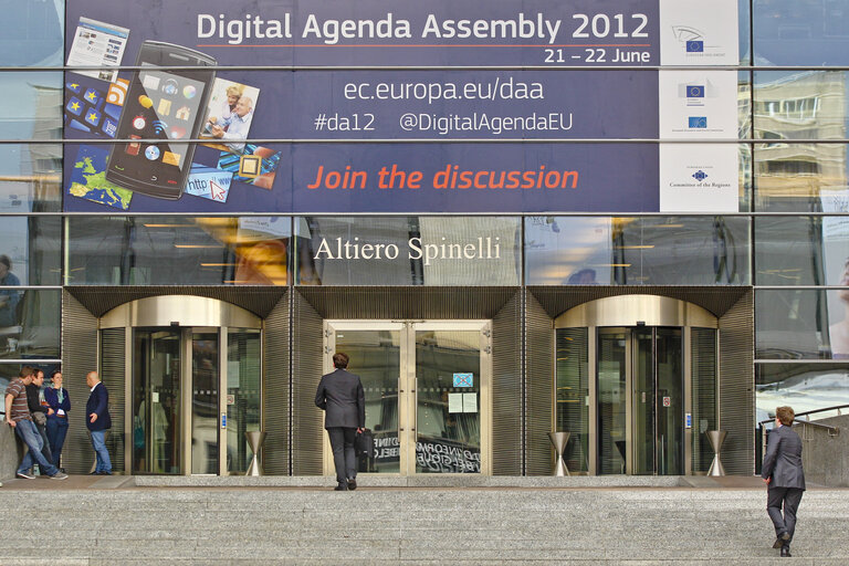 Photo 1: Digital Assembly: Driving digital growth by innovation and user empowerment in the presence of Commissioner in charge of Digital Agenda