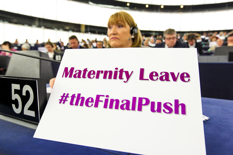 Demonstration of group Greens/EFA in plenary session week 21 2015 in Strasbourg - Action SOS MATERNITY LEAVE #DELIVER NOW