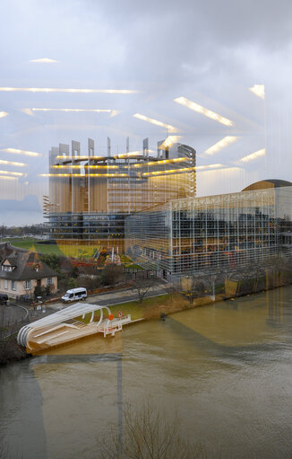 Foto 1: Illustration - EP bulding and in Ill river in winter light and reflection in a window