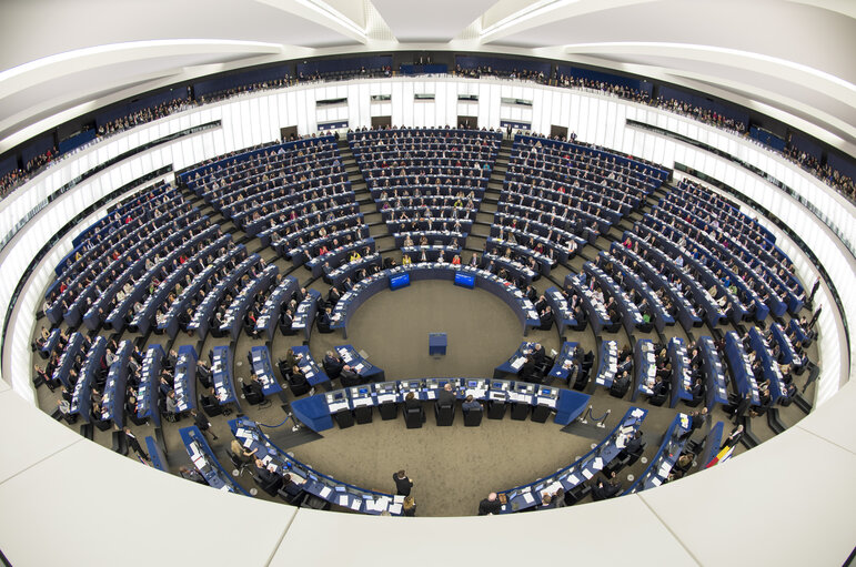 Fotogrāfija 16: Plenary session week 10 2016 in Strasbourg.  Wide angle view of the plenary chamber. Hemicycle. Fisheye.