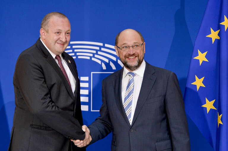 Photo 3 : Official visit of the President of Georgia to the EP in Strasbourg - Martin SCHULZ - EP President welcomes Giorgi MARGVELASHVILI - President of Georgia