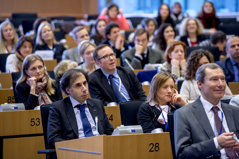 Foto 12: Signature ceremony of the joint handbook on the ordinary legislative procedure