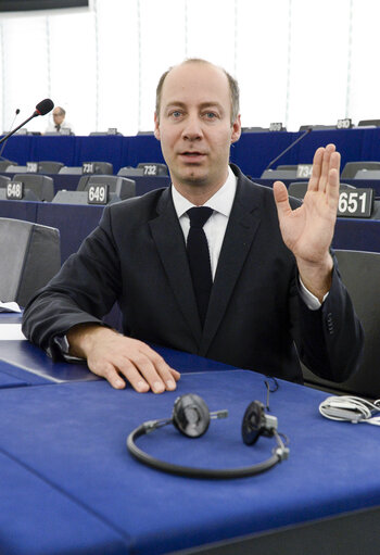 Fotografie 2: Arne LIETZ takes part in Plenary chamber