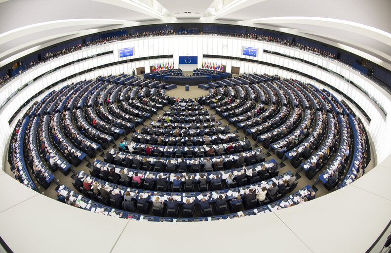 Fotogrāfija 13: Plenary session week 10 2016 in Strasbourg.  Wide angle view of the plenary chamber. Hemicycle. Fisheye.