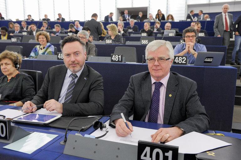 Photo 4 : Alyn SMITH and Ian HUDGHTON in plenary session week 10 2016 in Strasbourg