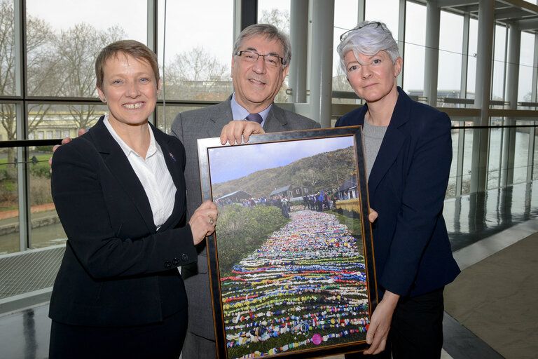 Fotografie 4: Exchange of gifts ' Circular Economy '