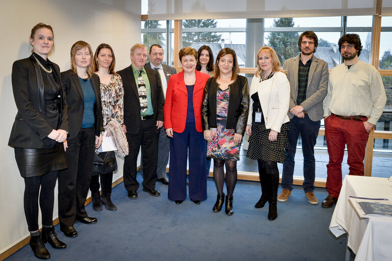 Foto 1: Group picture following the FEMM Committee working breakfast.