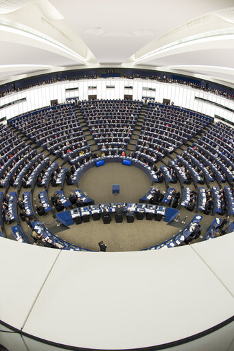 Fotogrāfija 14: Plenary session week 10 2016 in Strasbourg.  Wide angle view of the plenary chamber. Hemicycle. Fisheye.