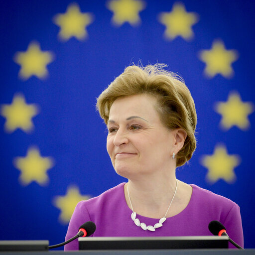 Fotografia 3: Anneli JAATTEENMAKI chairing the plenary session in Strasbourg week 10 2016