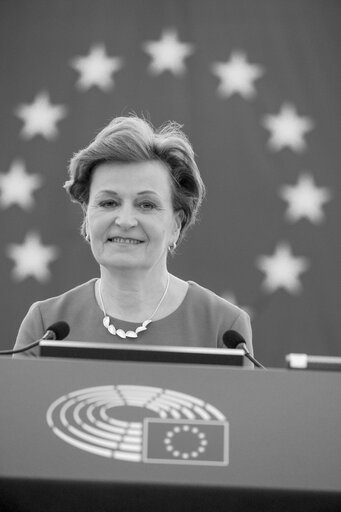 Fotografia 2: Anneli JAATTEENMAKI chairing the plenary session in Strasbourg week 10 2016