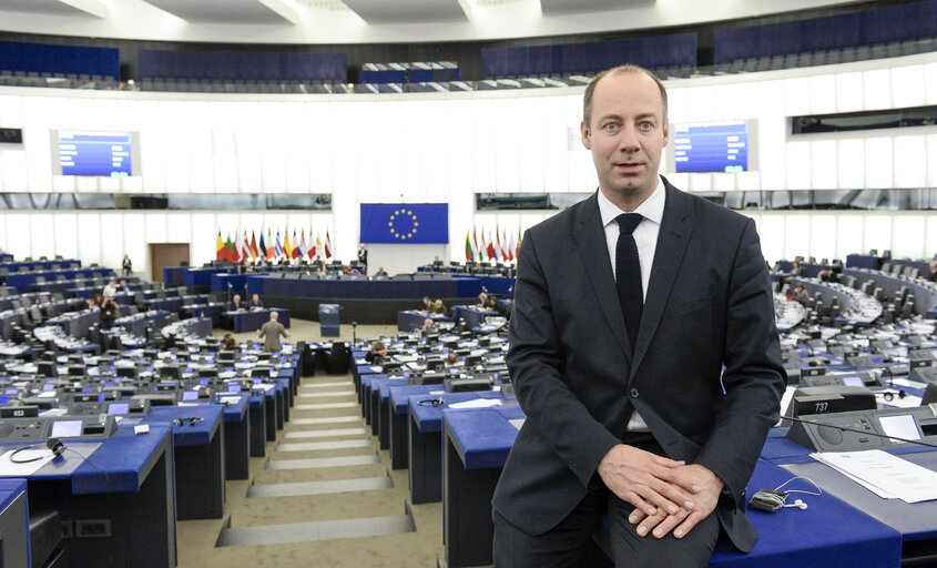 Fotografie 8: Arne LIETZ takes part in Plenary chamber