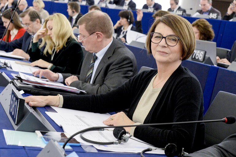 Photo 4: Julia PITERA in plenary session week 10 2016 in Strasbourg