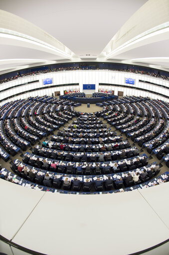 Fotogrāfija 12: Plenary session week 10 2016 in Strasbourg.  Wide angle view of the plenary chamber. Hemicycle. Fisheye.