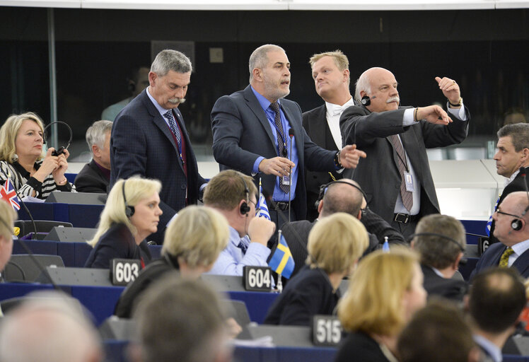 Valokuva 2: Plenary session week 10 2016 in Strasbourg -  Statement by Martin SCHULZ EP President on the exclusion of Golden Dawn MEP.