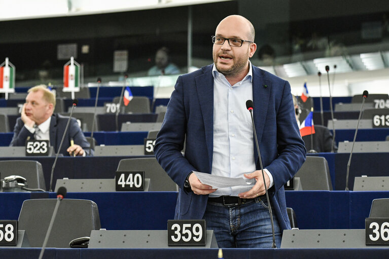 Lorenzo FONTANA MEP speaks in plenary session - Week 20  2017 in Strasbourg