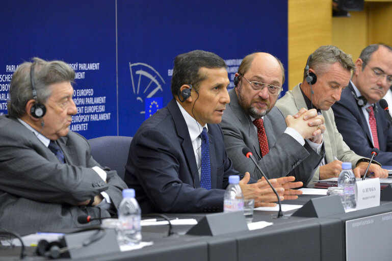 Foto 7: EP President holds a joint press conference with the President of Peru