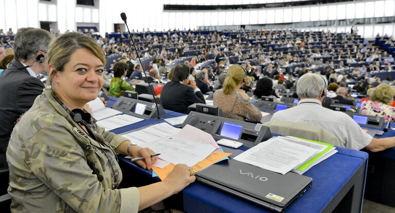 Photo 5: MEP Isabelle THOMAS in Plenary Session in Strasbourg