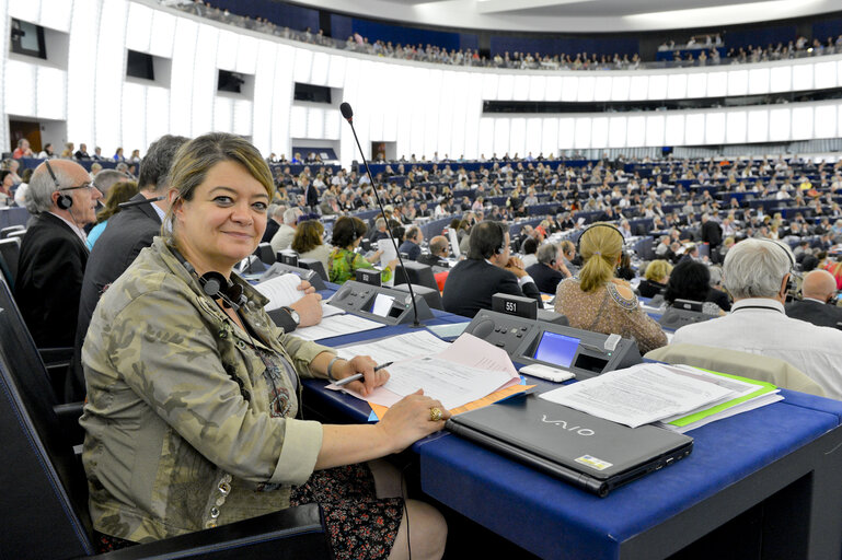 Photo 6: MEP Isabelle THOMAS in Plenary Session in Strasbourg