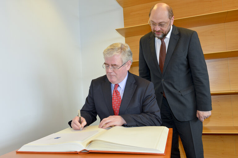 Foto 2: Martin SCHULZ - EP President meets with Eamon GILMORE, Irish Deputy Prime Minister