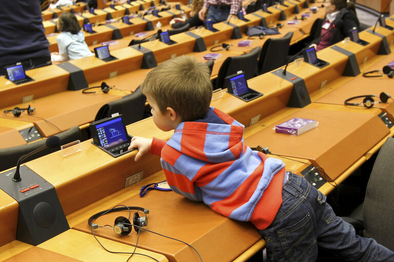 Снимка 12: Festival of Europe  Open day 2012 in Brussels  The European Parliament and active ageing. Public debate with members of the European Parliament.