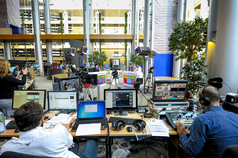 Fotografie 31: France 3 live emission from the Vox Box in the European Parliament during the EYE 2016 in Strasbourg