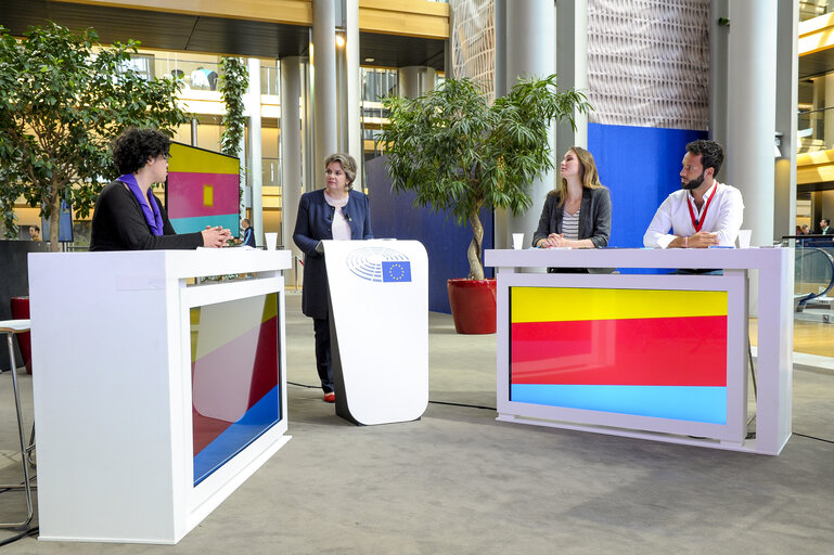 Fotografie 33: France 3 live emission from the Vox Box in the European Parliament during the EYE 2016 in Strasbourg