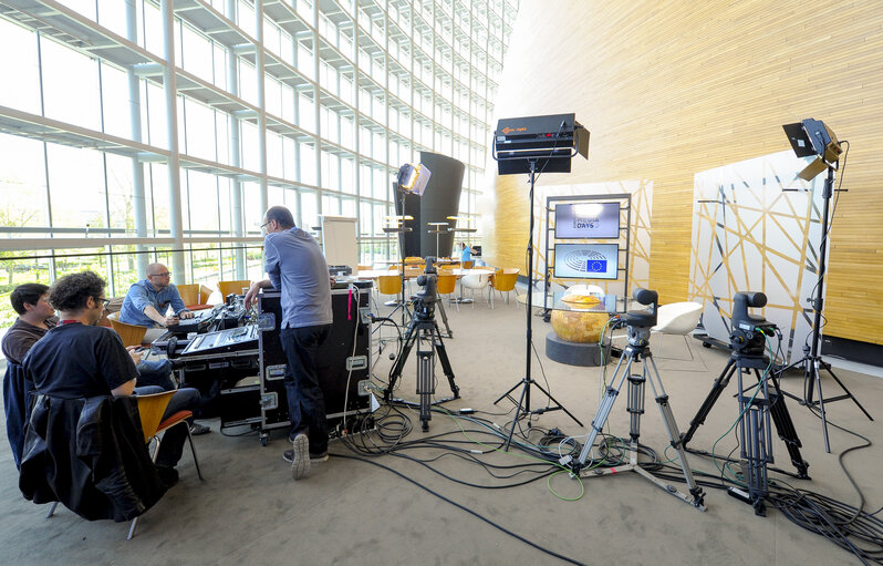 Fotografie 2: France 3 live emission from the Vox Box in the European Parliament during the EYE 2016 in Strasbourg