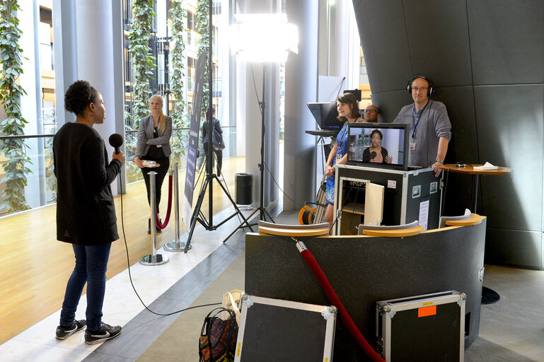 Foto 25: France 3 live emission from the Vox Box in the European Parliament during the EYE 2016 in Strasbourg