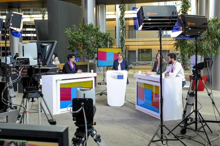 Fotografie 36: France 3 live emission from the Vox Box in the European Parliament during the EYE 2016 in Strasbourg