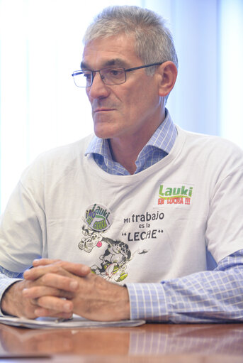 Fotogrāfija 10: Spanish MEPs from PP, IU, PODEMOS meet with workers representatives of Lactaris